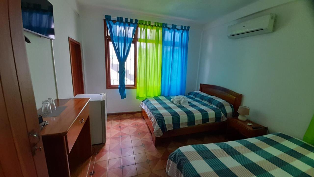 El Paraiso Guest house *